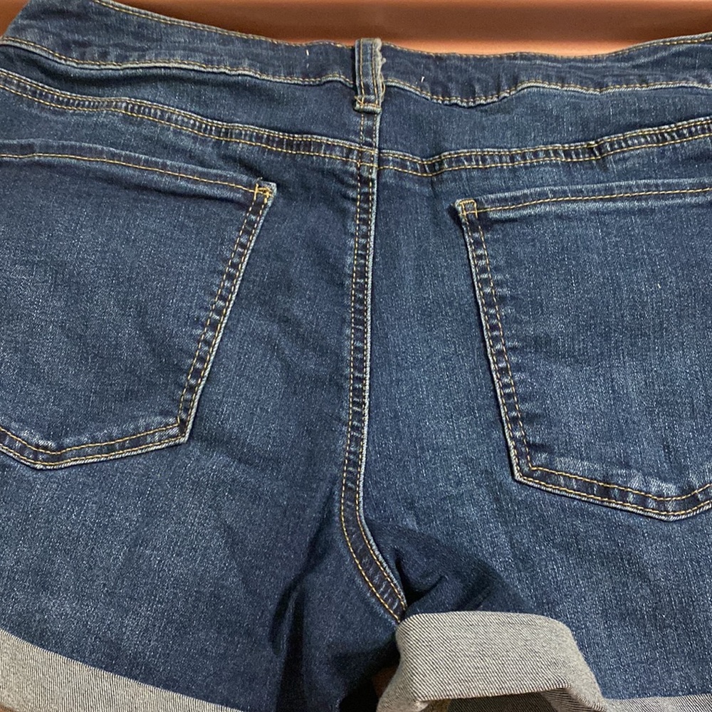 Shorts - Picture 4 of 4